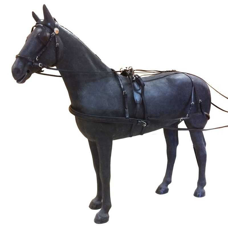 ENGANCHE DE CUERO CON PECHOPETRAL PARA UN CABALLO